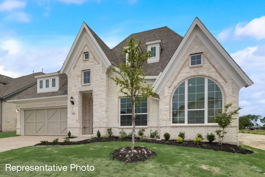 Upgrade Elevation G (Optional: Stone, Wood Veneer Garage Doors, White Brick)